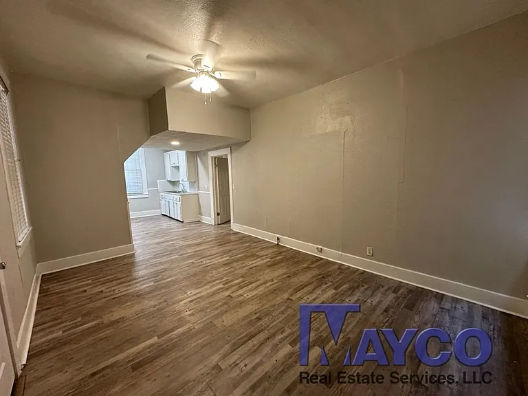 2413 Creswell Ave — Photo 1