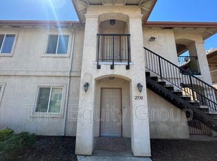 2530 W Oriole Ave, Visalia, CA 93291