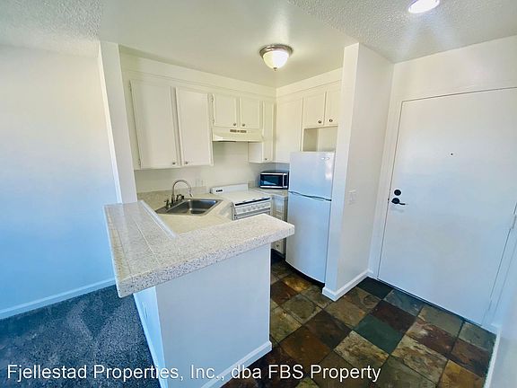 2nd image of 3950 Cleveland Ave Unit 208