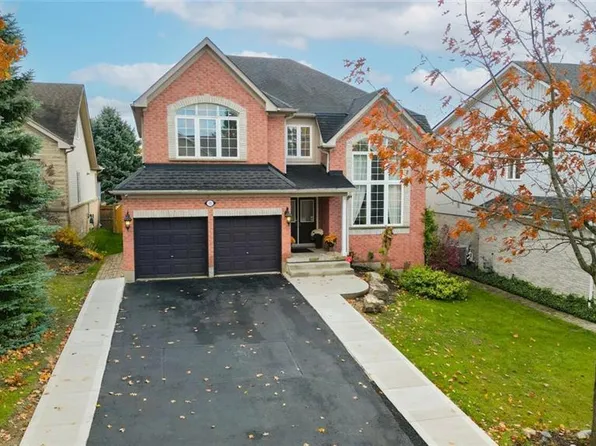 35 Woodcrest Ct, Kitchener, ON N2P 2K2