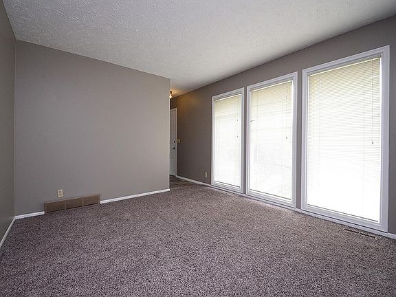 2nd image of 2212 Coventry Dr