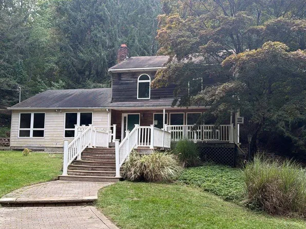 56 E Bartlett Road, Middle Island, NY 11953