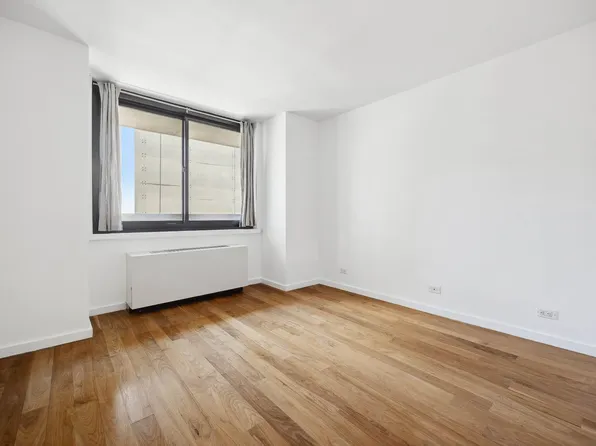 515 East 72nd Street image 10 of 29