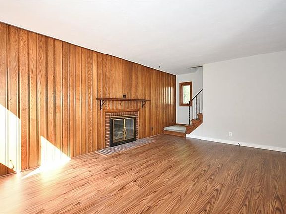 3rd image of 3237 Longwood Dr