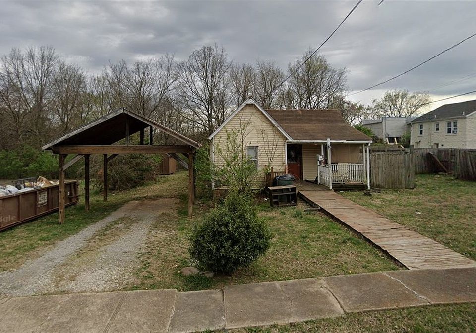 1st image of 123 E Cleburn St