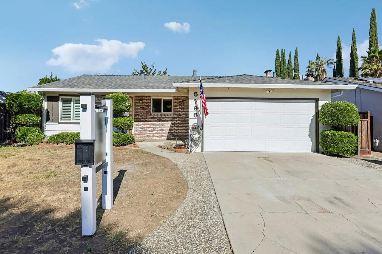 4 bed, 2.0 bath, 1353 sqft, $4,875 — Photo 1
