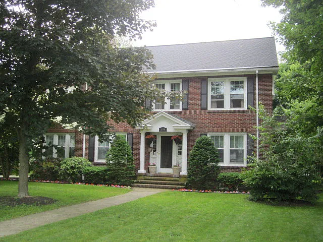 1417 W Water St photo 1