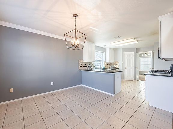 5th image of 812 Jockey Club Ln