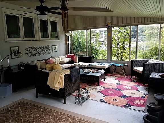 3-season room