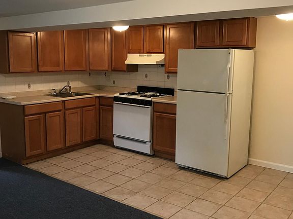 3rd image of 218 Hyatt Ave