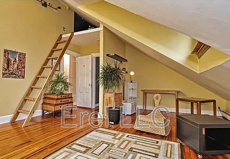 20 Sunset St #4 — Photo 2