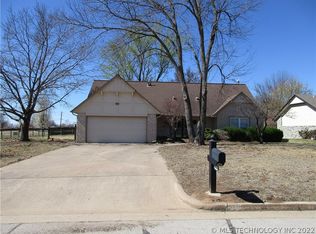 8214 S Ash Ave, Broken Arrow, OK 74011
