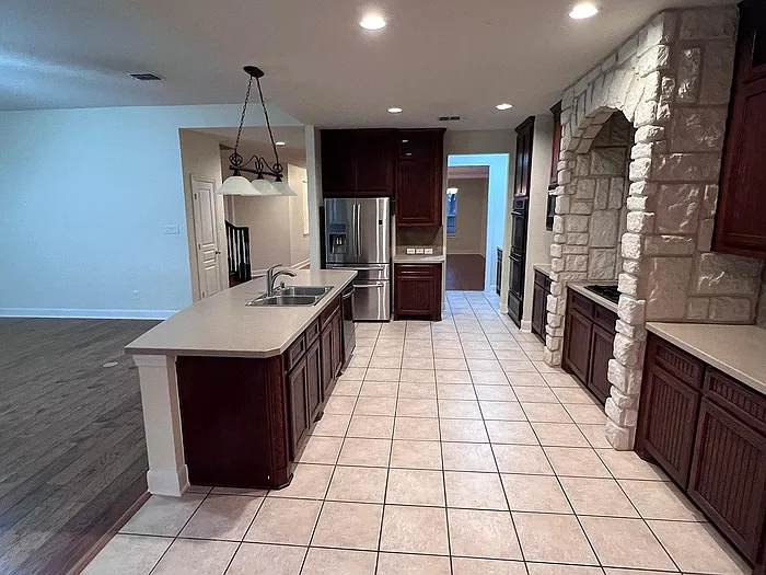 5 bed, 3.5 bath, 3682 sqft, $3,400 — Photo 2