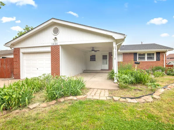 1424 N Community Dr, Derby, KS 67037
