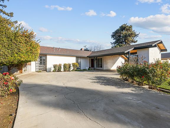 2nd image of 26520 Mulanax Dr
