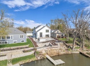6255 S Linnie Lac Pl, New Berlin, WI 53146
