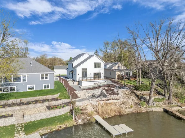 6255 S Linnie Lac Pl, New Berlin, WI 53146