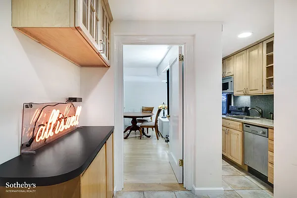 Sold by Sotheby's International Realty | media 6