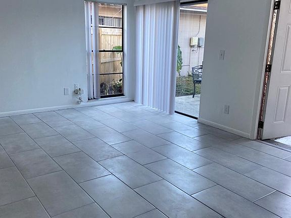 5th image of 10465 Rosemount Dr