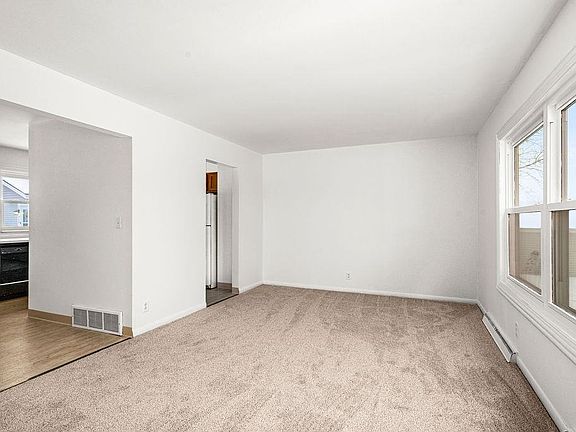 4th image of 517 Selfridge Dr #517
