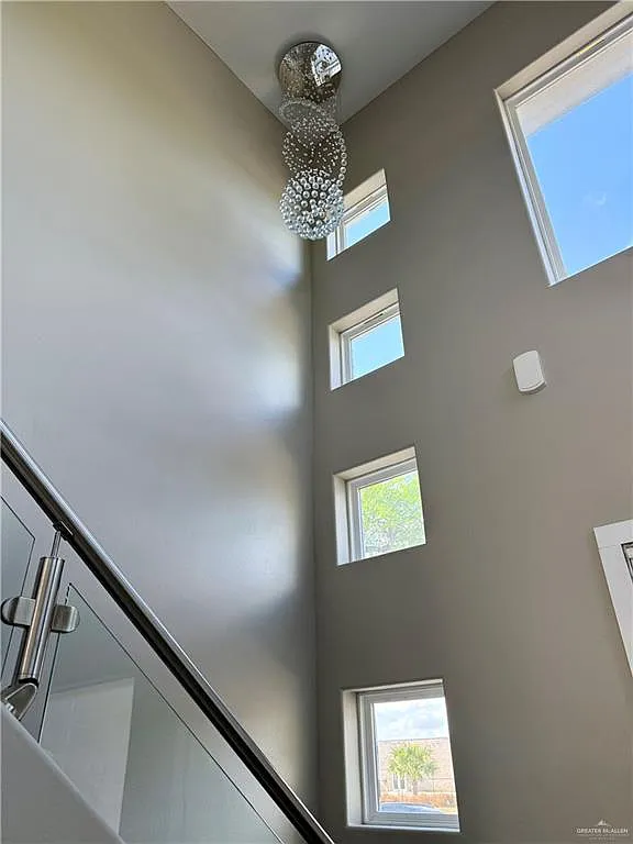 3 bed, 3.0 bath, 2063 sqft, $3,000 — Photo 3