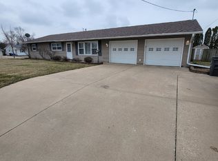 5670 Colorado Dr SW, Cedar Rapids, IA 52404