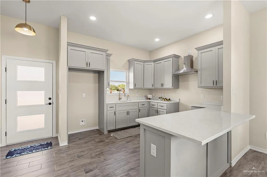 3 bed, 2.0 bath, 1225 sqft, $1,850 — Photo 3