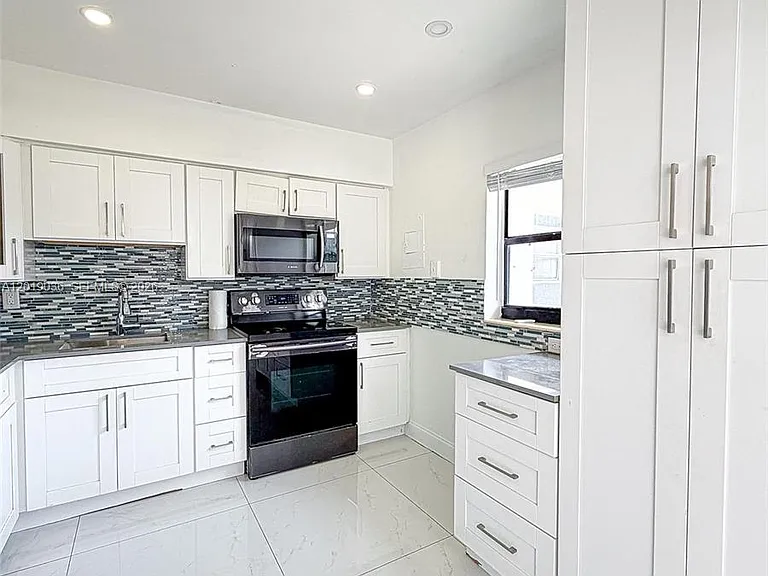 240 NW 36th St — Photo 4