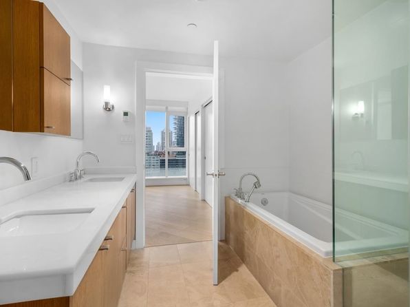 2 bedroom rental in Vancouver — photo 20