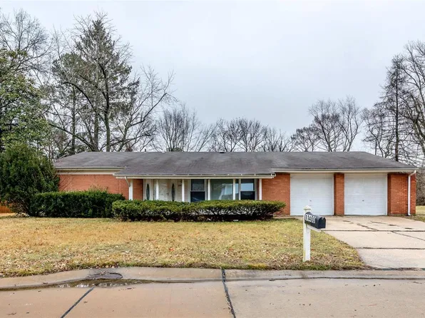 11400 Surf Side Dr, Saint Louis, MO 63138