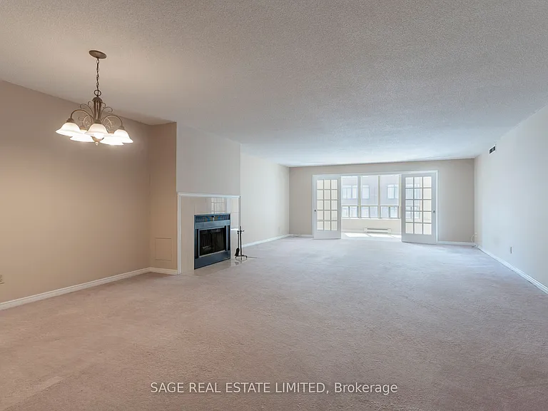 25 George St S #302 — Photo 12