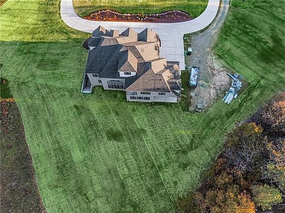 4th image of 705 Copper Creek Ln