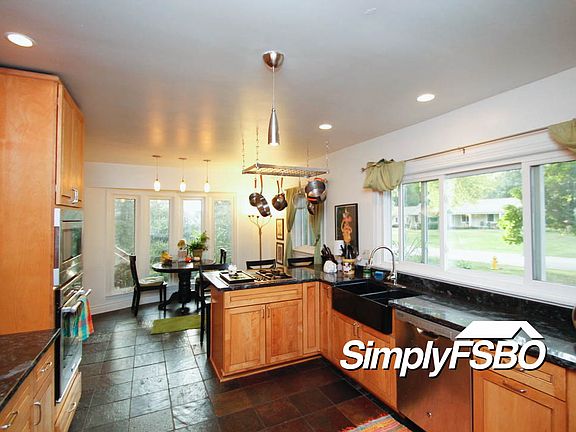 Eat in-kitchen w/bay windows