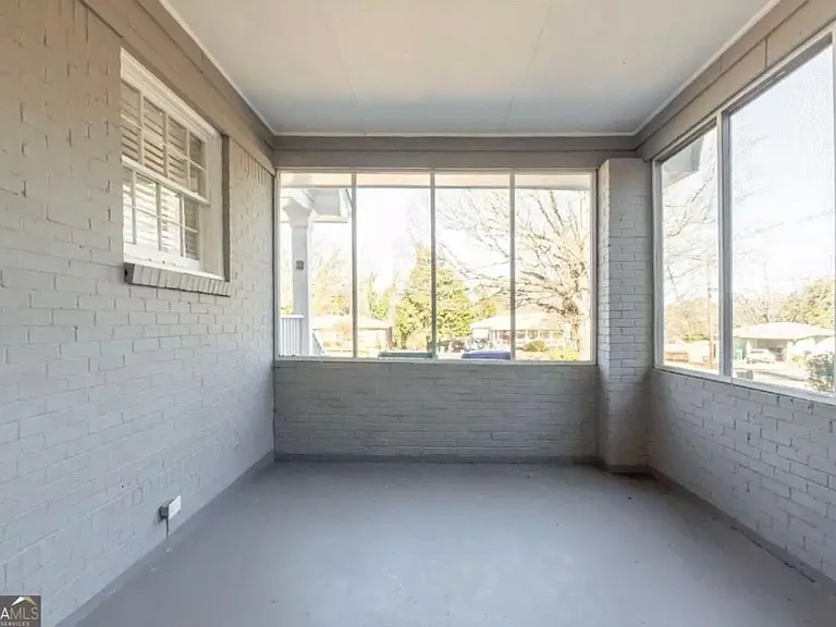 2833 Lynda Pl — Photo 2