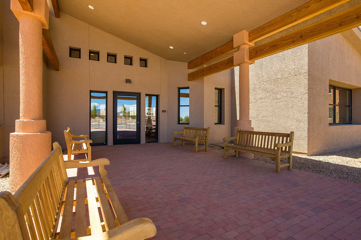 Building Photo - South Meadows