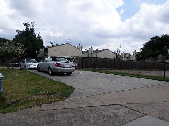 2nd image of 5807 Beverlyhill St APT 27