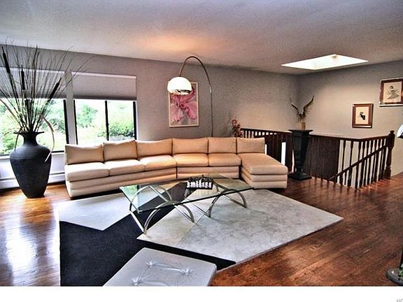 2nd image of 3 Melrose Ln