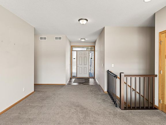 4th image of 287 Brady St