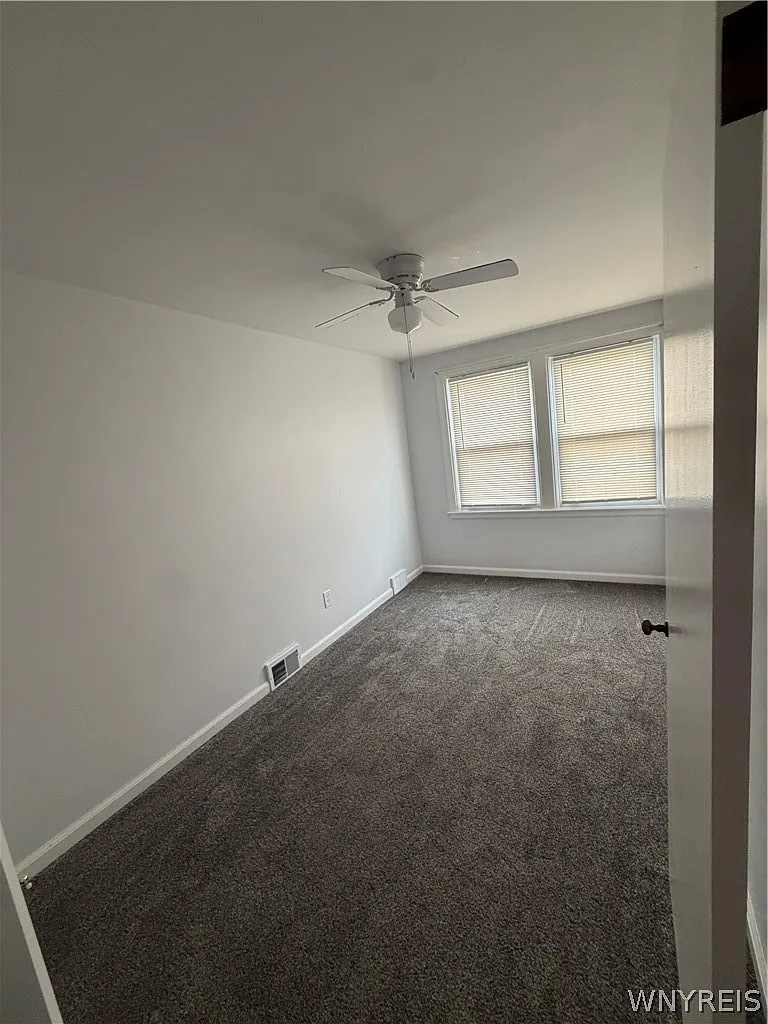 2 bed, 1.0 bath, 5040 sqft, $1,325 — Photo 4