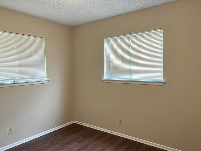 205 Beverly Dr — Photo 7