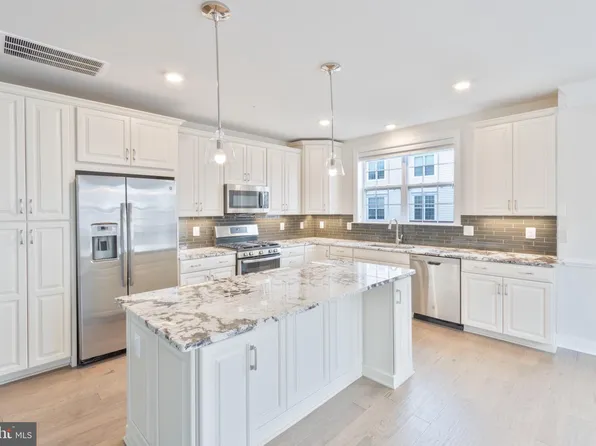 21025 Rocky Knoll Sq APT 206, Ashburn, VA 20147