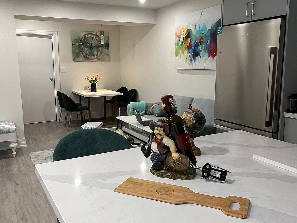 24 Deepglade Cres
