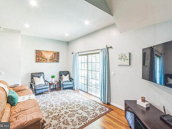 4th image of 12 Barnes Ln