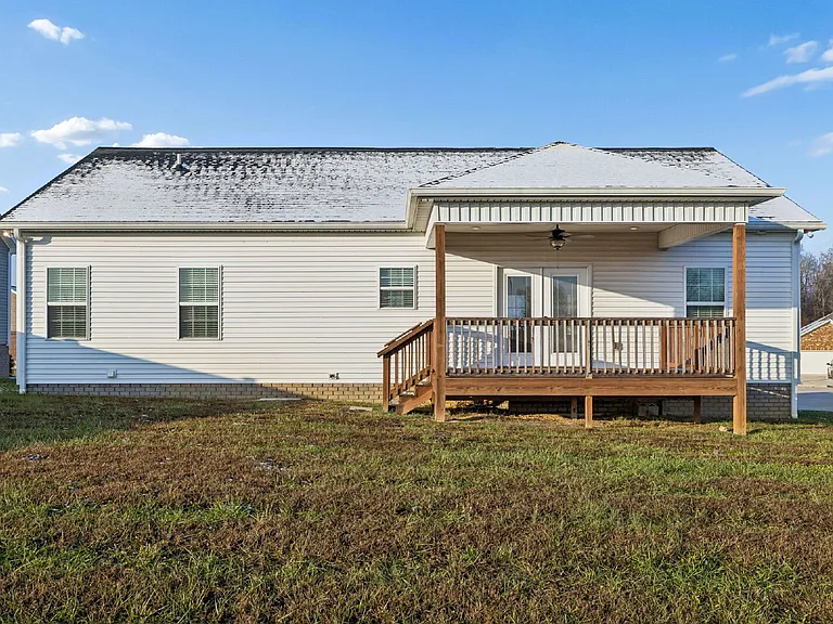 207 Bedford Ct — Photo 31