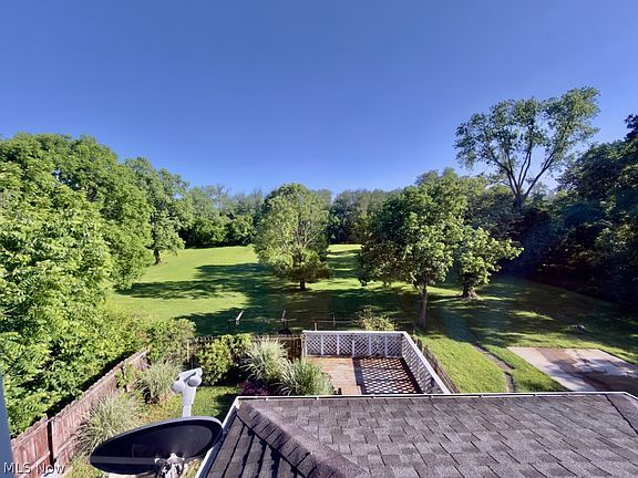4th image of 900 Phillips St