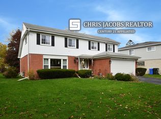 1832 E Boulder Dr, Mount Prospect, IL 60056