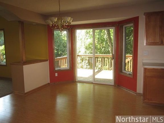 5th image of 1207 Goldfinch Dr
