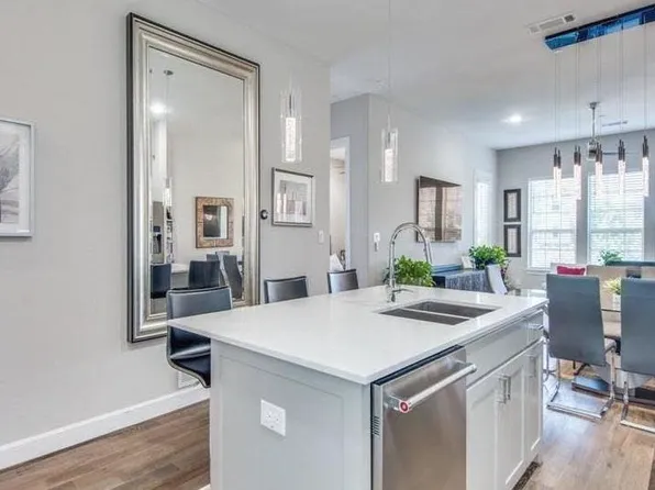 5015 Meridian Ln, Addison, TX