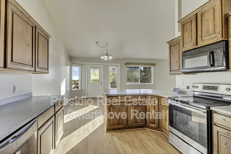 5 bed, 3.0 bath, $2,900 — Photo 3