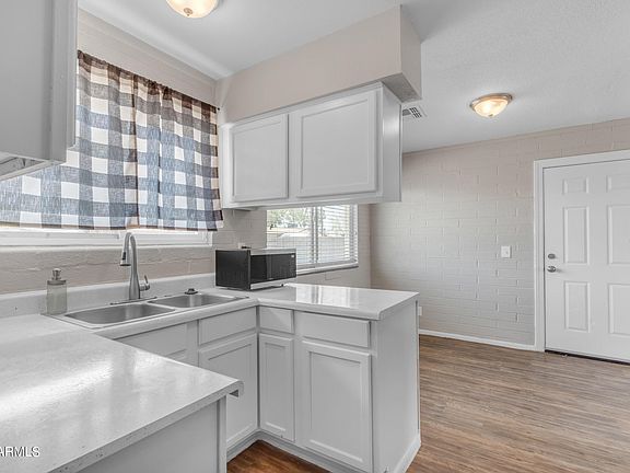 2nd image of 207 E THOMAS Street